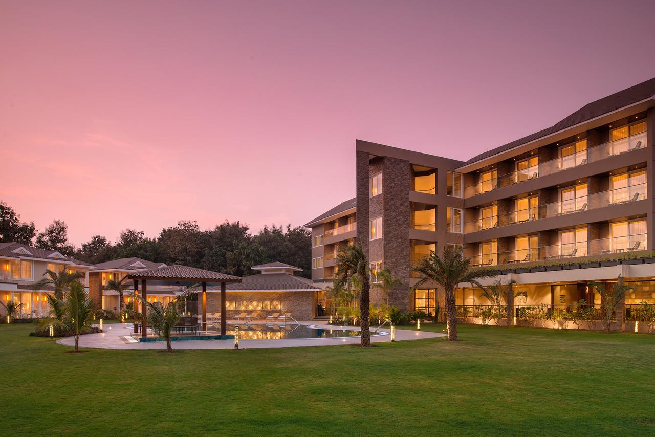 Kabir Hotel & Spa Vadodara Exterior foto