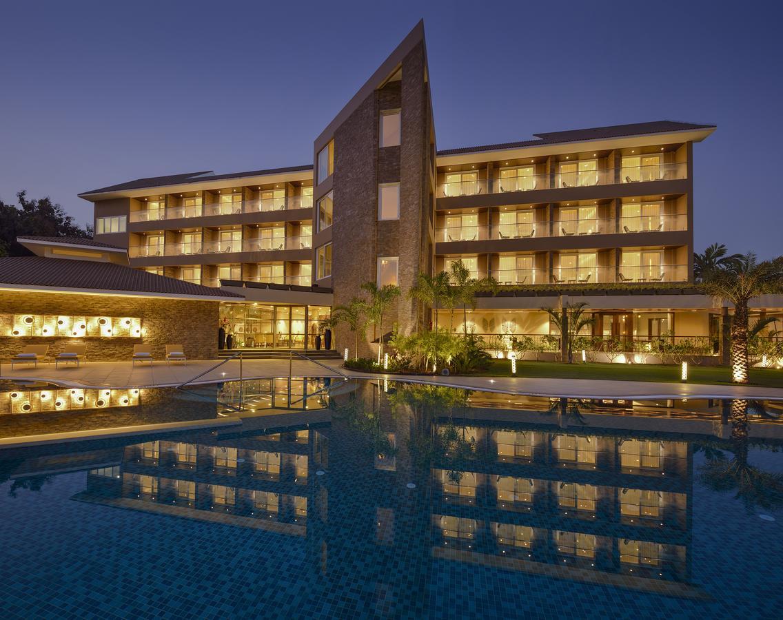 Kabir Hotel & Spa Vadodara Exterior foto