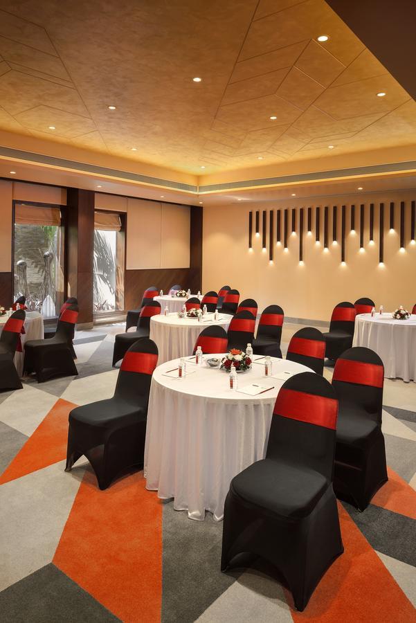 Kabir Hotel & Spa Vadodara Exterior foto
