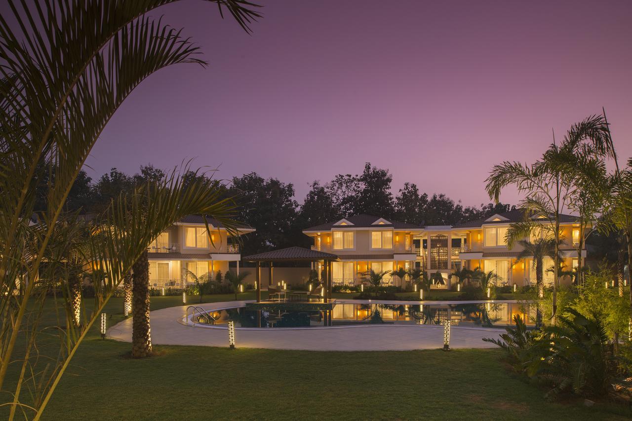 Kabir Hotel & Spa Vadodara Exterior foto