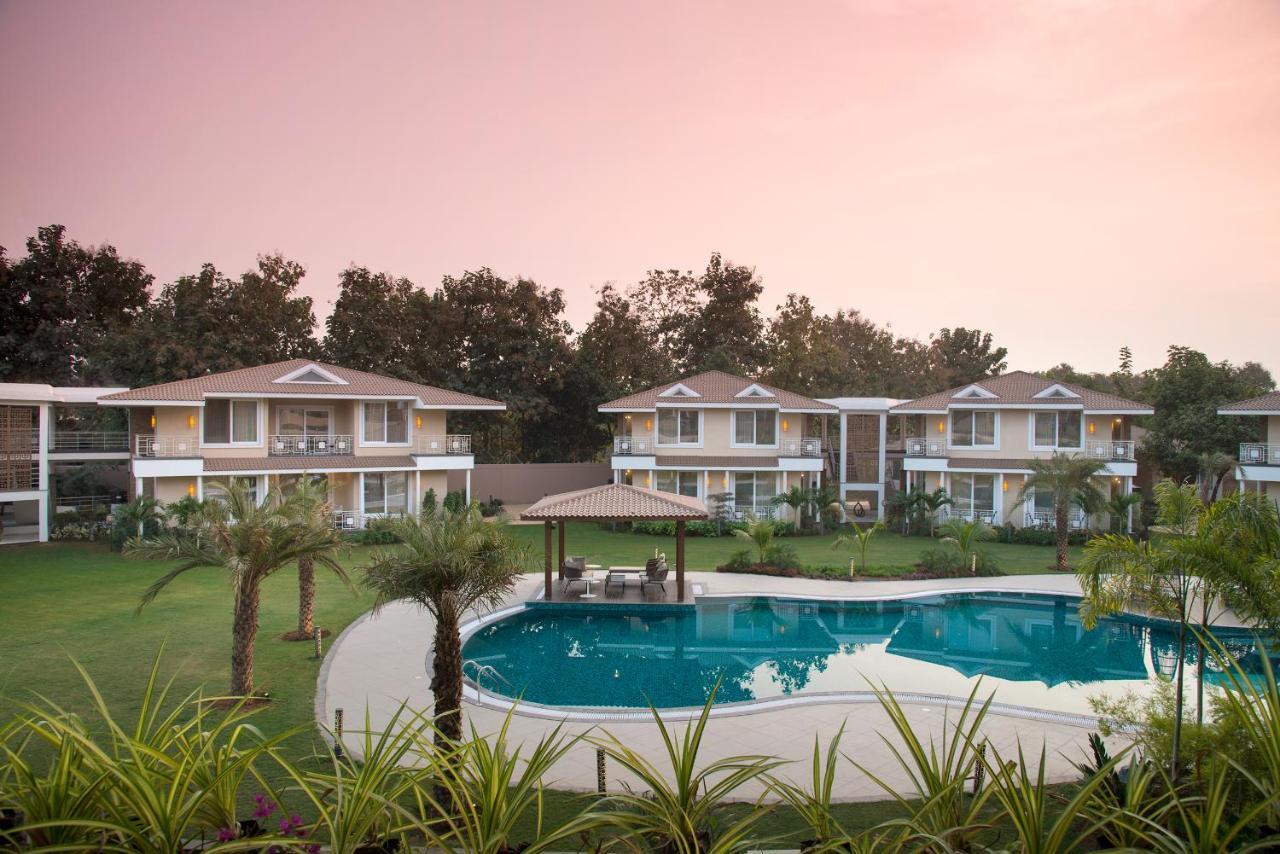 Kabir Hotel & Spa Vadodara Exterior foto